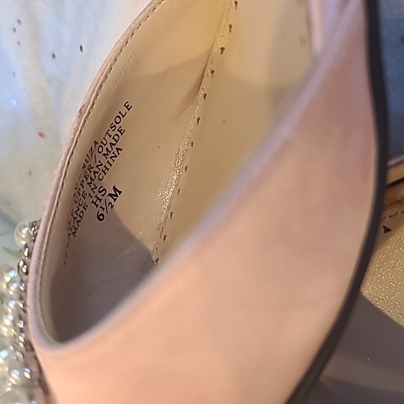 Shoes - Picture 4 of 6